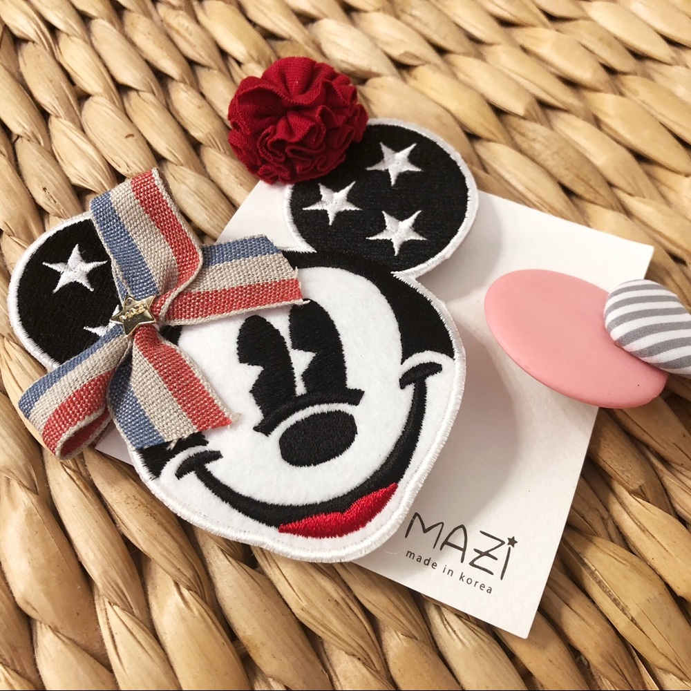 Mickey and button embroidery brooch